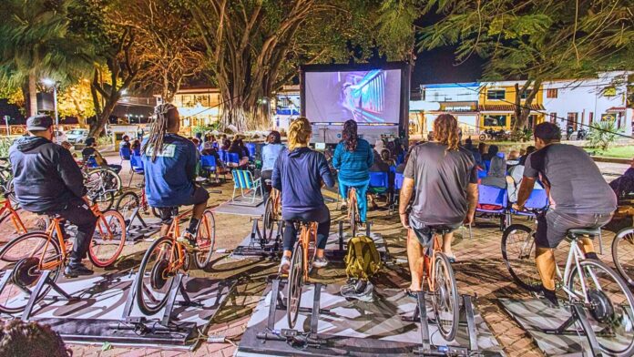 Maracujá: BikeCine, cinema movido a energia gerada por bicicletas, chega pela 1ª vez a Ouro Preto Maracujá: BikeCine, cinema movido a energia gerada por bicicletas, chega pela 1ª vez a Ouro Preto