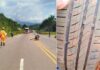 Itabirito, perto do Laticínios Ita: carga de parafusos se espalha na BR-356 e fura pneus de veículos; VÍDEO Itabirito, perto do Laticínios Ita: carga de parafusos se espalha na BR-356 e fura pneus de veículos
