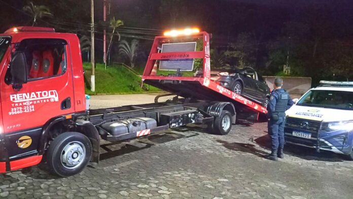 Itabirito: usando a moto do tio, adolescente tenta atropelar GCM e acaba apreendido; comparsa é preso