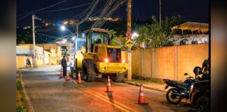 Itabirito: máquina pesada apresenta defeito mecânico e deixa trânsito em meia pista no Santa Efigênia Itabirito: máquina pesada apresenta defeito mecânico e deixa trânsito em meia pista no Santa Efigênia