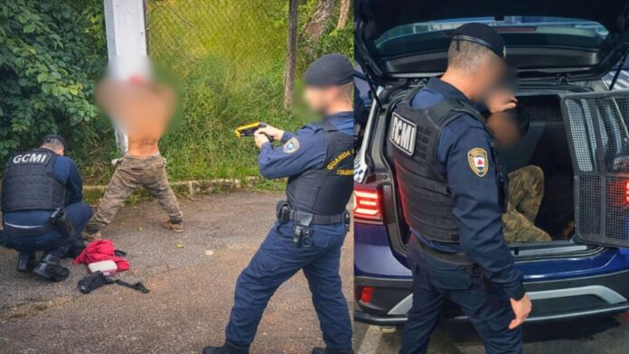 Itabirito: jovem decide fumar maconha em frente à Quadra do Santo Antônio e é preso com mais droga