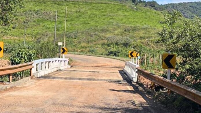 Entre Itabirito e São Gonçalo: ponte sobre o Ribeirão Carioca, na MG-030, é liberada após obras