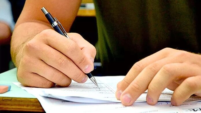 Prefeitura de Itabirito abre processo seletivo na Educação; salário de até R$ 7,4 mil