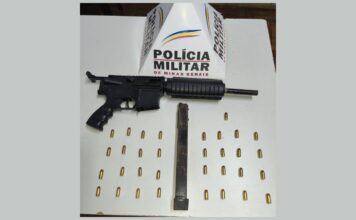 Itabirito: filho é preso pela PM após espancar mãe idosa; arma é encontrada no carro do autor Itabirito: filho é preso pela PM após espancar mãe idosa; arma é encontrada no carro do autor