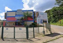 Briga entre alunos na Escola Ana Amélia, Itabirito: 1 com dente deslocado e ambos vão parar na delegacia Briga entre alunos na Escola Ana Amélia, Itabirito: 1 com dente deslocado e ambos vão parar na delegacia
