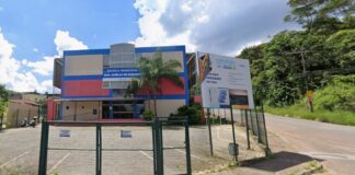 Briga entre alunos na Escola Ana Amélia, Itabirito: 1 com dente deslocado e ambos vão parar na delegacia Briga entre alunos na Escola Ana Amélia, Itabirito: 1 com dente deslocado e ambos vão parar na delegacia
