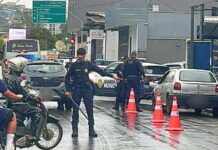 GCM de Itabirito flagra falta de CNH e calçados inadequados em blitz no Centro; 12 multas GCM de Itabirito flagra falta de CNH e calçados inadequados em blitz no Centro; 12 multas
