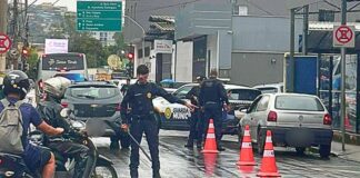 GCM de Itabirito flagra falta de CNH e calçados inadequados em blitz no Centro; 12 multas GCM de Itabirito flagra falta de CNH e calçados inadequados em blitz no Centro; 12 multas