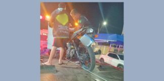 Itabirito: flagrado pela GCM, motoqueiro sem CNH dá grau, tenta fugir, mas acaba preso e com 9 multas Itabirito: sem CNH, jovem de 18 anos 'dando grau' tenta fugir da GCM, mas acaba preso e com 9 multas