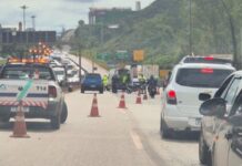 BR-040: motociclista fica ferida após colisão com carro próximo à entrada do Anel Rodoviário, em BH BR-040: motociclista fica ferida após colisão com carro próximo à entrada do Anel Rodoviário, em BH