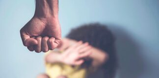 Homem com mandado de prisão em aberto é preso após agredir companheira e enteada em Itabirito Homem com mandado de prisão em aberto é preso após agredir companheira e enteada em Itabirito