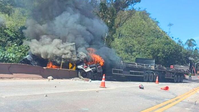 Celinha, Itabirito: motociclista morre carbonizado em acidente com carreta na BR-040