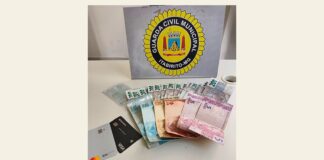 Itabirito: carteira com mais de R$ 3 mil cai do bolso de motociclista, e mulher a entrega à GCM Itabirito: carteira com mais de R$ 3 mil cai do bolso de motociclista, e mulher a entrega à GCM