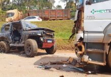 BR-040: batida entre carro e carreta mata motorista em Congonhas BR-040: batida entre carro e carreta mata motorista em Congonhas