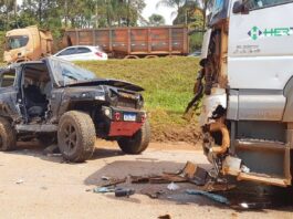 BR-040: batida entre carro e carreta mata motorista em Congonhas BR-040: batida entre carro e carreta mata motorista em Congonhas