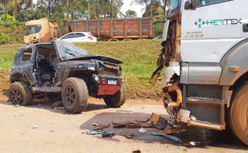BR-040: batida entre carro e carreta mata motorista em Congonhas BR-040: batida entre carro e carreta mata motorista em Congonhas