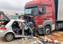 Tragédia na BR-251: pai, mãe, avó, 3 filhos e cachorro morrem após colisão com carreta Tragédia na BR-251: pai, mãe, avó, 3 filhos e cachorro morrem após colisão com carreta