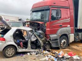 Tragédia na BR-251: pai, mãe, avó, 3 filhos e cachorro morrem após colisão com carreta Tragédia na BR-251: pai, mãe, avó, 3 filhos e cachorro morrem após colisão com carreta