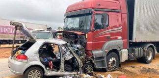 Tragédia na BR-251: pai, mãe, avó, 3 filhos e cachorro morrem após colisão com carreta Tragédia na BR-251: pai, mãe, avó, 3 filhos e cachorro morrem após colisão com carreta