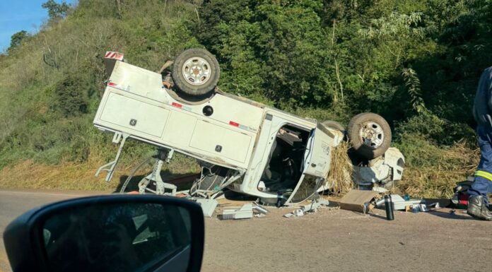 BR-356: carro capota na descida do Botafogo, em Ouro Preto; VEJA VÍDEO BR-356: carro capota na descida do Botafogo, em Ouro Preto; VEJA VÍDEO