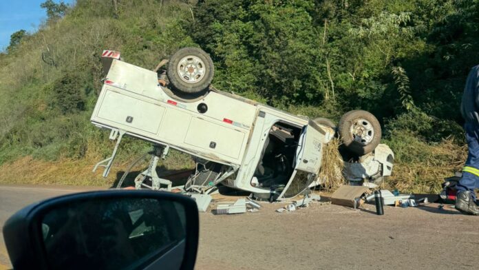 BR-356: carro capota na descida do Botafogo, em Ouro Preto; VEJA VÍDEO
