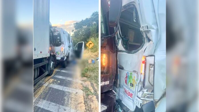 MG: mulher morre e 3 ficam feridas em acidente entre ambulância e veículos de carga na BR-251