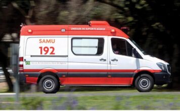 BR-356: carro com 4 pessoas despenca 10 metros perto do Alphaville, e Samu de Itabirito é acionado BR-356: carro com 4 pessoas capota e despenca 10 m perto do Alphaville, e Samu de Itabirito é acionado