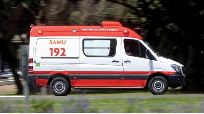 BR-356: carro com 4 pessoas capota e despenca 10 m perto do Alphaville, e Samu de Itabirito é acionado