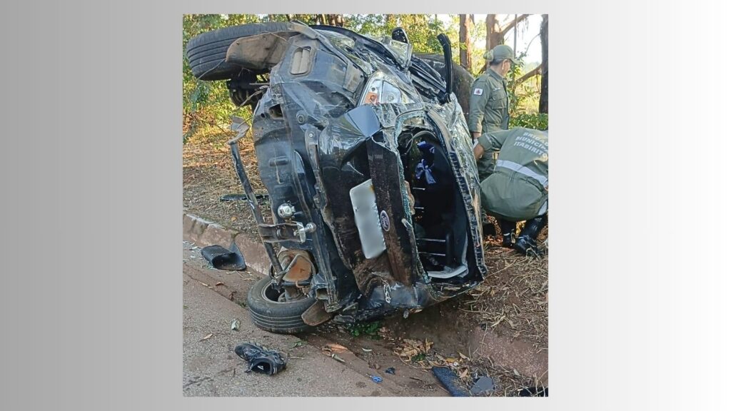 BR-356: carro capota na Serra da Santa em Itabirito; 3 vítimas, sendo 1 grave