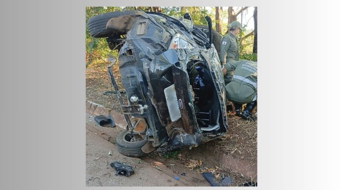 BR-356: carro capota na Serra da Santa em Itabirito; 3 vítimas, sendo 1 grave BR-356: carro capota na Serra da Santa em Itabirito; 3 vítimas, sendo 1 grave
