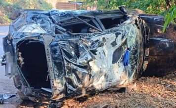 Carro que capotou na BR-356, Serra da Santa, Itabirito: inabilitado nega bafômetro e é conduzido pela PMRv Carro que capotou na BR-356, Serra da Santa, Itabirito: inabilitado nega bafômetro e é conduzido pela PMRv