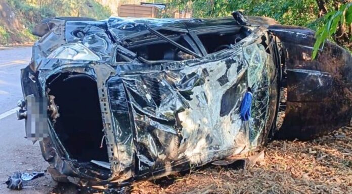 Carro que capotou na BR-356, Serra da Santa, Itabirito: inabilitado nega bafômetro e é conduzido pela PMRv Carro que capotou na BR-356, Serra da Santa, Itabirito: inabilitado nega bafômetro e é conduzido pela PMRv