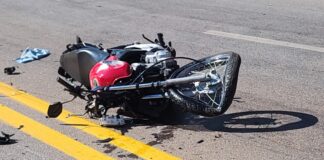 Serra da Santa, Itabirito: moto invade contramão e bate em carro na BR-356; 2 ficam feridos Serra da Santa, Itabirito: moto invade contramão e bate em carro na BR-356; 2 ficam feridos