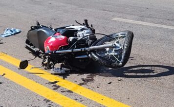 Serra da Santa, Itabirito: moto invade contramão e bate em carro na BR-356; 2 ficam feridos Serra da Santa, Itabirito: moto invade contramão e bate em carro na BR-356; 2 ficam feridos