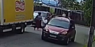 Câmera flagra idosa sendo atropelada na Bauxita em Ouro Preto Câmera flagra idosa sendo atropelada na Bauxita em Ouro Preto