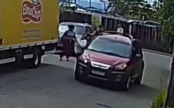 Câmera flagra idosa sendo atropelada na Bauxita em Ouro Preto Câmera flagra idosa sendo atropelada na Bauxita em Ouro Preto