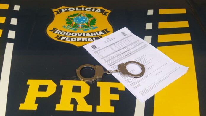 BR-040: procurado pela Justiça do Rio, caminhoneiro (de 75 anos) é preso na barreira da PRF em Nova Lima