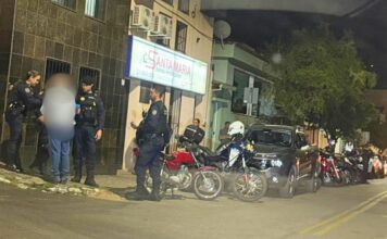 Batida entre moto e carro deixa ferido no Saudade, em Itabirito Batida entre moto e carro deixa ferido no Saudade, em Itabirito