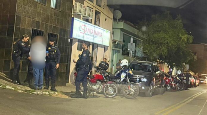 Batida entre moto e carro deixa ferido no Saudade, em Itabirito Batida entre moto e carro deixa ferido no Saudade, em Itabirito
