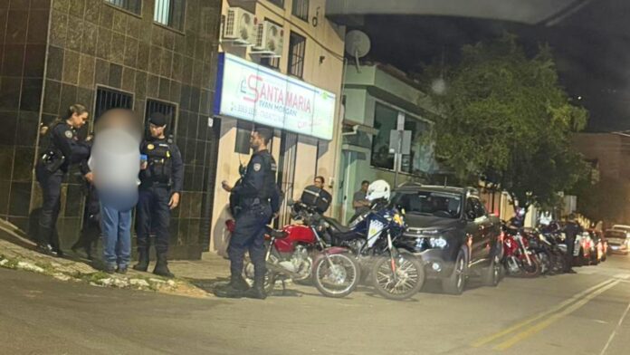 Batida entre moto e carro deixa ferido no Saudade, em Itabirito Batida entre moto e carro deixa ferido no Saudade, em Itabirito
