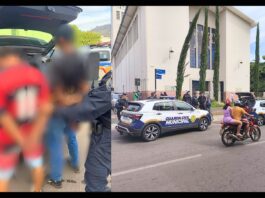 Itabirito: GCM prende dupla em frente à São Sebastião após furto na Drogaria Araujo do Santa Efigênia Dupla é presa em frente à Igreja São Sebastião após furtar a Drogaria Araújo do Santa Efigênia