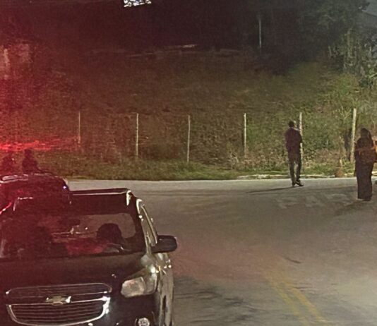 Itabirito: acidente entre moto e carro deixa mulher ferida no Matozinhos Itabirito: acidente entre moto e carro deixa mulher ferida no Matozinhos