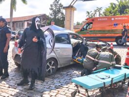 Maio Amarelo em Itabirito: GCM, Brigada e Samu fazem simulação de acidente na Praça da Estação Maio Amarelo em Itabirito: GCM, Brigada e Samu fazem simulação de acidente na Praça da Estação