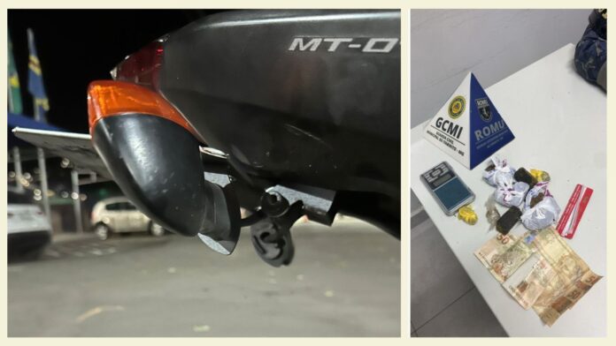 Em moto com placa levantada, homem tenta fugir da Romu de Itabirito, mas é pego com antirradar e drogas