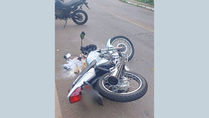 GCM, Itabirito: motoqueiro sem CNH foge de blitz em alta velocidade, bate e é preso com placa clonada