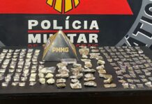 Itabirito: menor corre pra casa, mas é pego com maconha, 67 porções de cocaína e 75 buchas de skunk Itabirito: menor corre pra casa, mas é pego com maconha, 67 porções de cocaína e 75 buchas de skunk