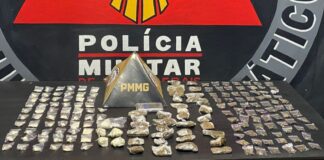 Itabirito: menor corre pra casa, mas é pego com maconha, 67 porções de cocaína e 75 buchas de skunk Itabirito: menor corre pra casa, mas é pego com maconha, 67 porções de cocaína e 75 buchas de skunk