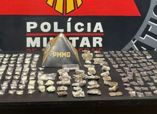 Itabirito: menor corre pra casa, mas é pego com maconha, 67 porções de cocaína e 75 buchas de skunk Itabirito: menor corre pra casa, mas é pego com maconha, 67 porções de cocaína e 75 buchas de skunk