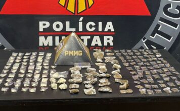 Itabirito: menor corre pra casa, mas é pego com maconha, 67 porções de cocaína e 75 buchas de skunk Itabirito: menor corre pra casa, mas é pego com maconha, 67 porções de cocaína e 75 buchas de skunk