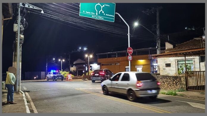 Itabirito: estudante de 12 anos fratura perna ao ser atropelada perto da rotatória da Ponte da Açucena Itabirito: estudante adolescente fratura perna ao ser atropelada perto da rotatória da Ponte da Açucena